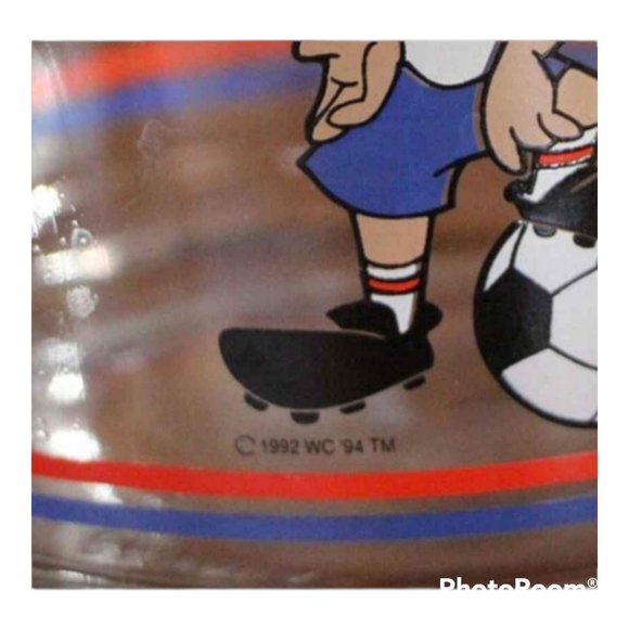 Vintage FIFA 1992 Striker USA World Cup Soccer Pup Dog Mascot Glass Carafe Jug - Picture 5 of 5